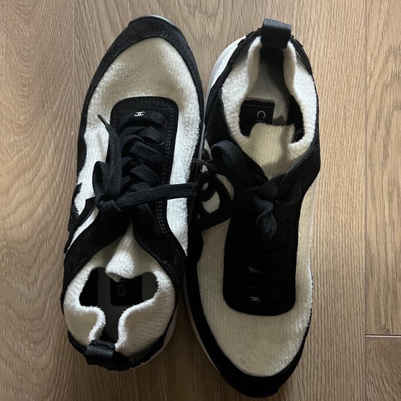 CHANEL SNEAKERS - Picture 5 of 7